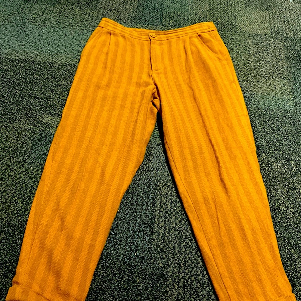 Beautiful pants darker then in picture!